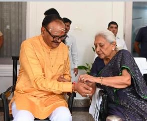 लखनऊ19अगस्त24*महामहिम राज्यपाल ने डिप्टी सीएम ब्रजेश पाठक को राखी बांधकर शुभाशीष दिया।