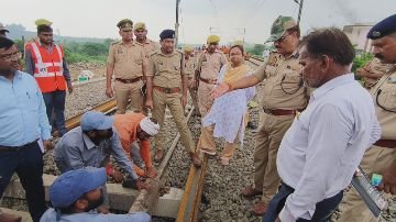 कानपुर नगर20अगस्त24*फॉरेंसिक टीम लखनऊ,कानपुर के साथ आज पुनः घटना स्थल का निरीक्षण किया गया।*