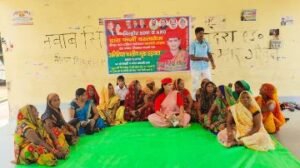 कानपुर नगर21अगस्त24*फर्जी तरीके से कोटा निरस्त करने के मामले में भूख हड़ताल पर बैठी सपा नेत्री रचना सिंह कोटेदार के साथ