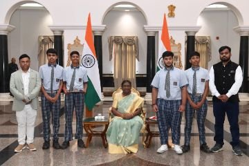 अनूपपुर21अगस्त24*अनूपपुर जिले के नोबल पब्लिक स्कूल के छात्र राष्ट्रपति से की मुलाकात,अनूपपुर जिले के लिए ऐतिहासिक पल