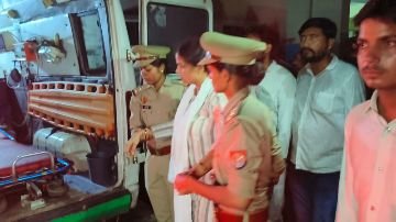 कानपुर नगर23अगस्त24*3 दिन से भूख हड़ताल पर बैठी सपा नेत्री रचना सिंह को बिल्हौर पुलिस ने किया गिरफ्तार