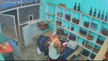 हरदोई24अगस्त24*जगदीशपुर सरकारी शराब की दुकान के सेलमन संदीप पाल की दबंगों ने की जमकर धुनाई।