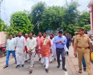 सुल्तानपुर27अगस्त24*मुख्यमंत्री सामूहिक विवाह योजना में फर्जीवाड़े के खिलाफ कांग्रेसी उतरे सड़क पर।