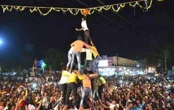 कौशाम्बी27अगस्त24*विजिया चौराहा में दही हांडी मटकी फोड़ महोत्सव धूम धाम से संपन्न* कौशाम्बी27अगस्त24*विजिया चौराहा में दही हांडी मटकी फोड़ महोत्सव धूम धाम से संपन्न*