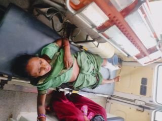 कौशाम्बी27अगस्त24*स्कूल बस की टक्कर से ईरिक्शा पलटा महिला घायल*