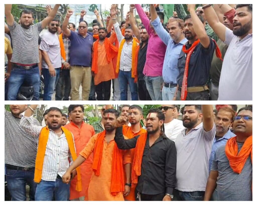 हरदोई 09 अगस्त 24*स्लग : बांग्लादेशी हिंदुओं को लेकर प्रदर्शन हरदोई 09 अगस्त 24*स्लग : बांग्लादेशी हिंदुओं को लेकर प्रदर्शन