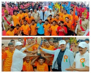 वाराणसी 23 अगस्त 24*उ0प्र0 पुलिस (महिला/पुरुष) वार्षिक फुटबॉल प्रतियोगिता के फाइनल मुकाबले में पुरुष वर्ग में प्रयागराज जोन व महिला वर्ग में गोरखपुर जोन बनी विजेता, प्रभारी आई0जी0 ने पदकों से नवाजा!