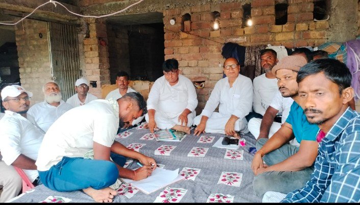 भागलपुर बिहार*09/08/24*सुलतानगंज प्रखंड के शिवनंदनपुर में राजद कार्यकर्त्ताओ ने की विशेष बैठक आयोजित। भागलपुर बिहार*09/08/24*सुलतानगंज प्रखंड के शिवनंदनपुर में राजद कार्यकर्त्ताओ ने की विशेष बैठक आयोजित।