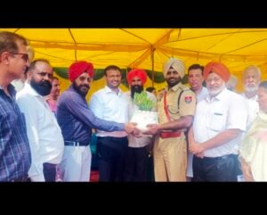 पंजाब 17 अगस्त 2024* मुख्यातिथि एसडीएम पंकज कुमार को किया सम्मानित