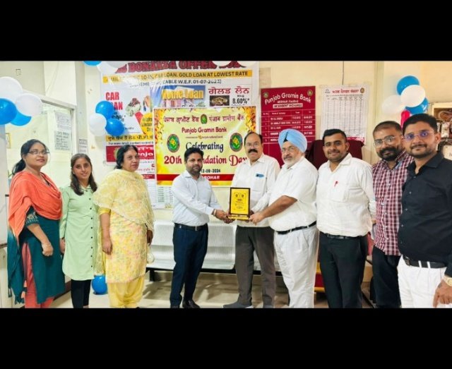 पंजाब 13 सितम्बर 2024* पंजाब ग्रामीण बैंक ने 20वें स्थापना दिवस पर समाजसेवी एडवोकेट हरप्रीत सिंह को सम्मानित किया पंजाब 13 सितम्बर 2024* पंजाब ग्रामीण बैंक ने 20वें स्थापना दिवस पर समाजसेवी एडवोकेट हरप्रीत सिंह को सम्मानित किया