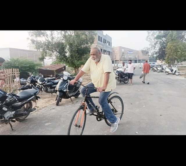 पंजाब 17 सितम्बर 2024* अबोहर के मेयर विमल ठठई साईकिल पर करते हैं शहर का दौरा पंजाब 17 सितम्बर 2024* अबोहर के मेयर विमल ठठई साईकिल पर करते हैं शहर का दौरा