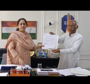 पंजाब 6 सितम्बर 2024* समाजसेवी ओमप्रकाश भूकरका ने शहर की समस्याओं संबंधी डीसी सेनू दुग्गल को मांगपत्र दिया