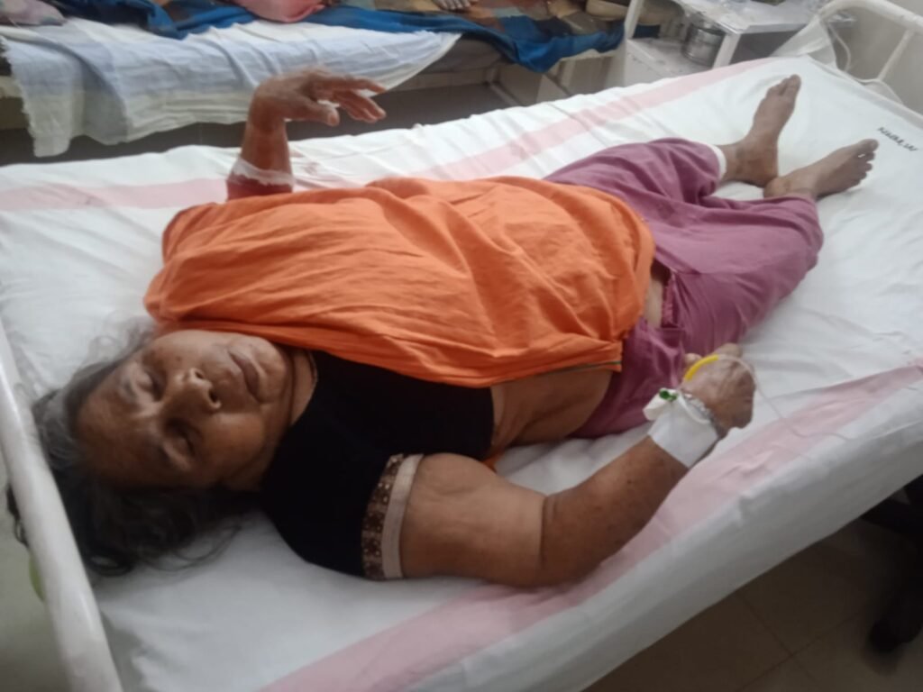 अनूपपुर 05 सितम्बर 24*दो दरवाजा तोड़ कर घर में घुसे दो भालू ने किया वृद्धा को घायल,जिला अस्पताल में भर्ती अनूपपुर 05 सितम्बर 24*दो दरवाजा तोड़ कर घर में घुसे दो भालू ने किया वृद्धा को घायल,जिला अस्पताल में भर्ती