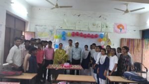 कानपुर देहात 5 सितम्बर 24 *बच्चो ने केक काटकर मनाया शिक्षक दिवस*