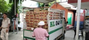 चंदौली06सितम्बर24*मिलावटी शराब बेचने पर सरकारी देशी शराब की दुकान सील,शराब जब्त।