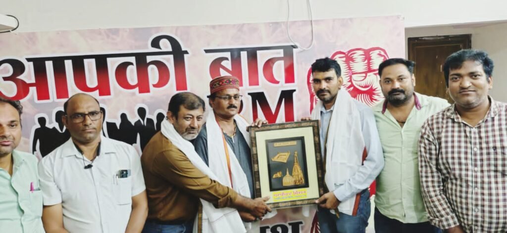 वाराणसी 09 सितम्बर 24*उत्कृष्ट लेखनी व पीपीसी का कुशल नेतृत्व कर घनश्याम ने बढ़ाया पत्रकारों का मान :मनीष वाराणसी 09 सितम्बर 24*उत्कृष्ट लेखनी व पीपीसी का कुशल नेतृत्व कर घनश्याम ने बढ़ाया पत्रकारों का मान :मनीष