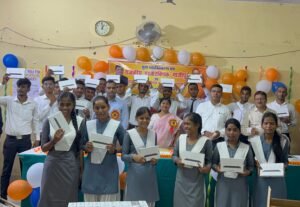 वाराणसी10सितम्बर24*टैबलेट वितरण का कार्यक्रम संपन्न