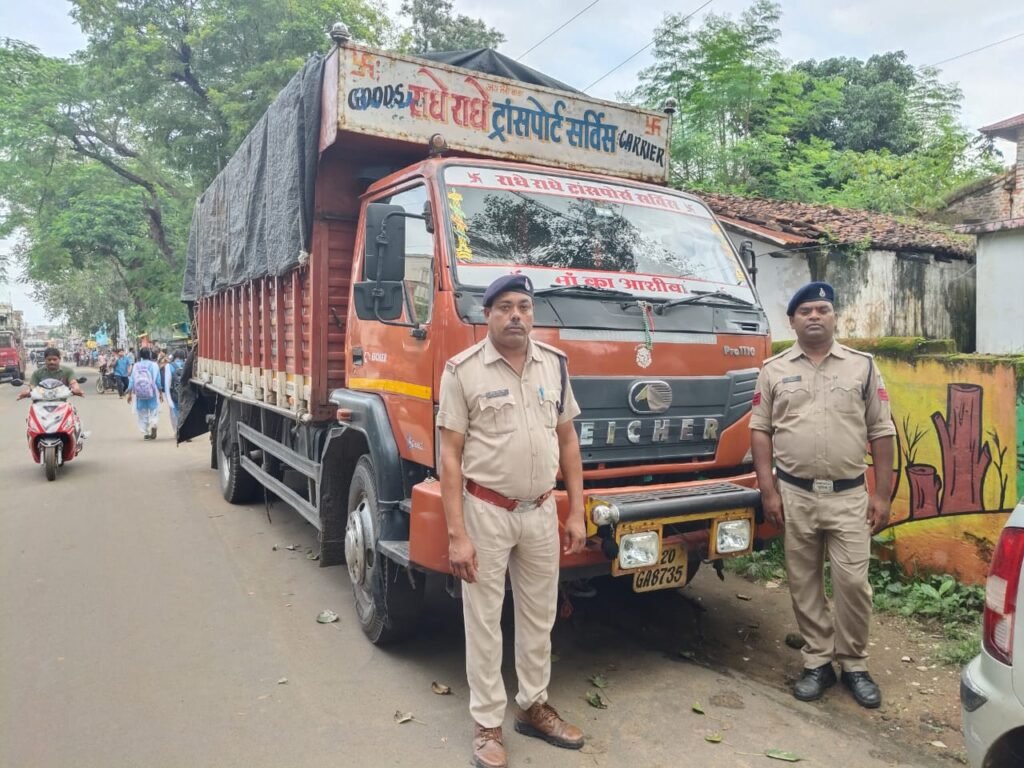 अनूपपुर 28 सितम्बर 24*कोतवाली पुलिस द्वारा अवैध कबाड़ से भरा ट्रक जप्तः आरोपी गिरफ्तार*