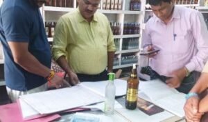 देहरादून03सितम्बर24*सीएम धामी की सख्ती के बाद आबकारी विभाग एक्शन में, शराब ठेको पर छापेमारी, देहरादून03सितम्बर24*सीएम धामी की सख्ती के बाद आबकारी विभाग एक्शन में, शराब ठेको पर छापेमारी,