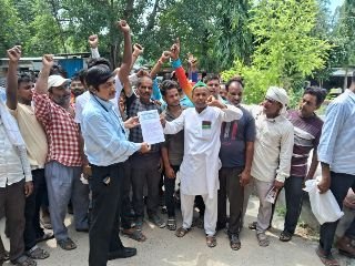 अयोध्या04सितम्बर24*इ-रिक्शा वाहन चालक ने विभिन्न मांगों को लेकर सौंपा ज्ञापन अयोध्या04सितम्बर24*इ-रिक्शा वाहन चालक ने विभिन्न मांगों को लेकर सौंपा ज्ञापन