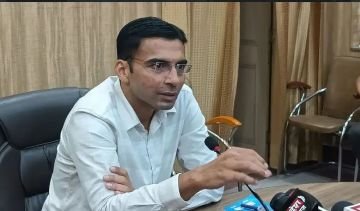 देहरादून05सितम्बर24*नव नियुक्त जिलाधिकारी सविन बंसल ने पद भार ग्रहण किया,