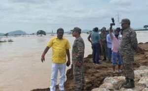 विजयवाड़ा07सितम्बर24*आंध्र प्रदेश में उफान पर नदियां, तटबंद में आई दरार तो भारतीय सेना ने संभाला मोर्चा, देखे तस्वीरें*