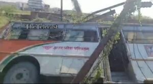 हरदोई11सितम्बर24*रोडवेज बस 33 हजार विद्युत पोल से टकराई, बड़ा हादसा होने से बचा*