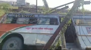 हरदोई11सितम्बर24*रोडवेज बस 33 हजार विद्युत पोल से टकराई, बड़ा हादसा होने से बचा* हरदोई11सितम्बर24*रोडवेज बस 33 हजार विद्युत पोल से टकराई, बड़ा हादसा होने से बचा*