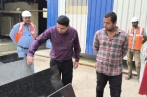 अनूपपुर13सितम्बर24*ग्राम चटुआ में संचालित ग्रेनाईट माईन्स का कलेक्टर हर्षल पंचोली ने निरीक्षण कर लिया जायजा