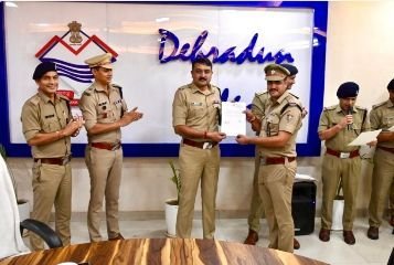 देहरादून12सितम्बर24*वरिष्ठ पुलिस अधीक्षक देहरादून में उत्कृष्ट कार्य करने वाले 63 अधिकारियों कर्मचारियों को सम्मानित किया, देहरादून12सितम्बर24*वरिष्ठ पुलिस अधीक्षक देहरादून में उत्कृष्ट कार्य करने वाले 63 अधिकारियों कर्मचारियों को सम्मानित किया,