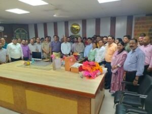 कुशीनगर14सितम्बर24*निवर्तमान डीएम उमेश मिश्रा को दी गई भावभीनी विदाई*