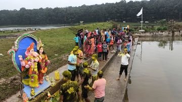 अनूपपुर17सितम्बर24*अमरकंटक में हर वर्ष100 से ज्यादा मूर्तियों का विसर्जन बने नर्मदा कुंड में होता है