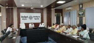 कानपुर देहात 18 सितंबर 2024 *जिलाधिकारी ने की मतदेय स्थलों के संभाजन के सम्बन्ध में राजनीतिक दलों के साथ बैठक*