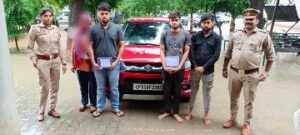 मथुरा18सितम्बर24*थाना हाईवे पुलिस द्वारा मुकद्दमें में वांछित शातिर अभियुक्तगण व अभियुक्ता को माल सहित किया गिरफ्तार ।*