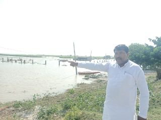 अयोध्या18सितम्बर24*समाजसेवी सुरेश यादव ने मांझा बेल्ट में बाढ़ क्षेत्र का लिया जाएजा 