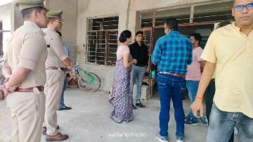 रायबरेली20सितम्बर24*डीएम व एसपी ने किया चंदापुर स्थित सीएचसी व चौकी का किया औचक निरीक्षण