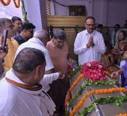 कानपुर नगर20सितम्बर24*डिप्टी सीएम बृजेश पाठक राज्य सभा सांसद राजीव शुक्ला के घर पहुंचे।