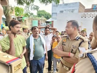 कानपुर नगर20सितम्बर24*हत्या की सूचना पर पहुंचे अपर पुलिस आयुक्त ने घटनास्थल का निरीक्षण किया।