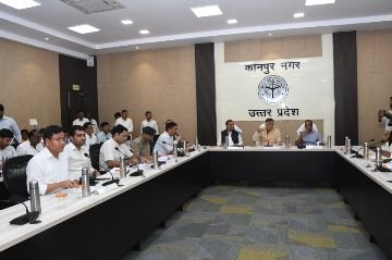 कानपुर नगर21सितम्बर24*समग्र विकास के कार्यों की समीक्षा बैठक नवीन सभागार सरसैया घाट में सम्पन्न हुयी।