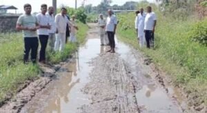 रूडकी23सितम्बर24*श्मशानजाने वाले रास्ते को लेकर ग्रामीणों ने जताया रोष, ग्राम प्रधान प्रतिनिधि ने जल्द ही समस्या के निवारण की कही बात