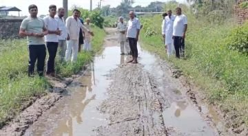 रूडकी23सितम्बर24*श्मशानजाने वाले रास्ते को लेकर ग्रामीणों ने जताया रोष, ग्राम प्रधान प्रतिनिधि ने जल्द ही समस्या के निवारण की कही बात