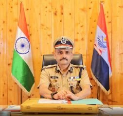 उत्तराखंड24सितम्बर24*केंद्र सरकार ने उत्तराखंड पुलिस को बड़ी सौगात, थाने और पुलिस चौकियों के प्रशासनिक भवन का होगा निर्माण,