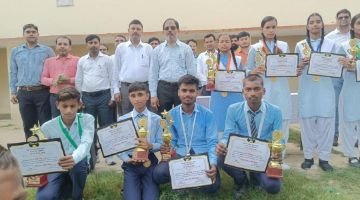 कौशाम्बी24सितम्बर24*महेश्वरी प्रसाद इंटरमीडिएट कॉलेज में प्रधानाचार्य ने छात्र-छात्राओं को किया सम्मानित* कौशाम्बी24सितम्बर24*महेश्वरी प्रसाद इंटरमीडिएट कॉलेज में प्रधानाचार्य ने छात्र-छात्राओं को किया सम्मानित*