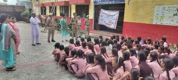 मथुरा26सितम्बर24*ऑपरेशन जागृति, नारी सुरक्षा* अभियान में महावन पुलिस द्वारा महिलाओं व बालिकाओ को जागरूक किया गया