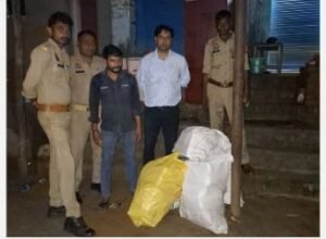 मथुरा27सितम्बर24*बिना लाइसेंस चल रहे मेडिकल स्टोर से 85 हजार की दवाई जब्त