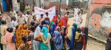 मथुरा27 सितंबर 2024*ऑपरेशन जागृति, नारी सुरक्षा* अभियान में थाना ब्लड पुलिस ने किया महिलाओं व बालिकाओ को जागरूक मथुरा27 सितंबर 2024*ऑपरेशन जागृति, नारी सुरक्षा* अभियान में थाना ब्लड पुलिस ने किया महिलाओं व बालिकाओ को जागरूक