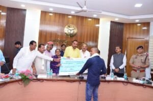 कुशीनगर28सितम्बर24*मा0 प्रभारी मंत्री श्री दिनेश प्रताप सिंह जी की अध्यक्षता में विकास कार्यक्रमों की समीक्षा बैठक हुई।