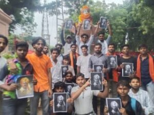 मथुरा28सितम्बर24*बीएसए कॉलेज के युवा छात्राओं ने फूलों की माला डाल कर मनाई भगत सिंह की जयंती