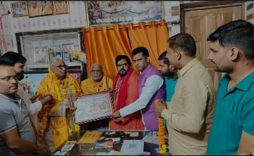 अयोध्या29सितम्बर24*नेता प्रतिपक्ष मा•माता प्रसाद पांडेय का आगमन करतलिया बाबा मंदिर पर हुआ