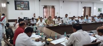 कौशाम्बी29सितम्बर24*विधान परिषद उ0प्र0 की संसदीय अध्ययन समिति द्वारा जनपद कौशाम्बी व फतेहपुर के अधिकारियों के साथ की समीक्षा बैठक*